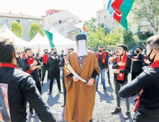 Caferis mournfully observe day of Ashoura in Istanbul
