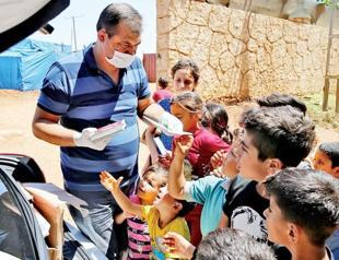 Construction worker delivers 30,000 books to village children in four years