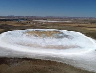 Anatolia’s iconic lake dries up completely