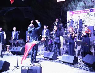 Symphonic orchestra wows villagers in western province