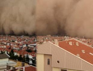 Rare sandstorm engulfs capital Ankara