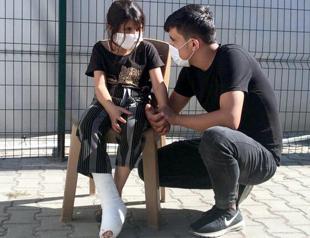 Syrian girl allegedly injured by Greek soldier at Turkish border