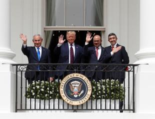 In break with past, UAE and Bahrain forge ties with Israel at White House
