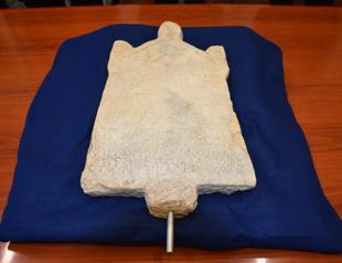 Italy returns smuggled inscription back to Turkey