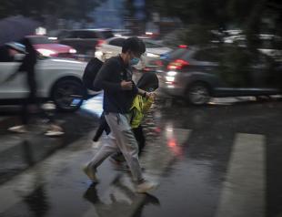 US passes 200,000 virus deaths as spread quickens worldwide