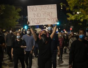 Dismay over Breonna Taylor spills into Americas streets