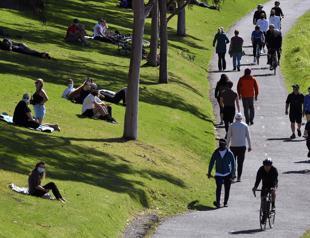 Virus curfew to be lifted in Australia as global deaths near a million