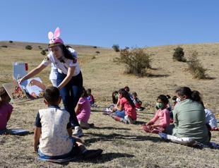 Teacher holds reading workshops for village kids to ease ‘pandemic loneliness’