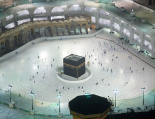 Umrah pilgrims return to a Mecca stilled by COVID-19 slump