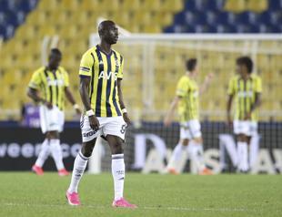 10-man Fenerbahçe beat Fatih Karagümrük 2-1