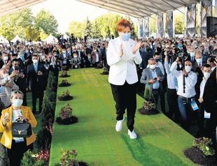 10 İYİ Party MPs refuse to attend party meetings in protest against leader