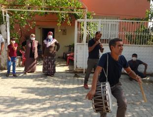 Turkish workers rescued in Libya reunite with families