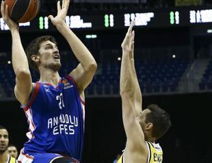 Anadolu Efes gets seasons first EuroLeague win