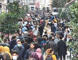 Scene of Istanbul street packed with people irks health minister