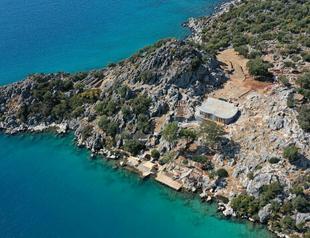 Demolition decision issued for Briton’s villa construction in paradise bay