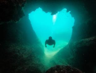 Underwater love cave offers romantic experience for couples