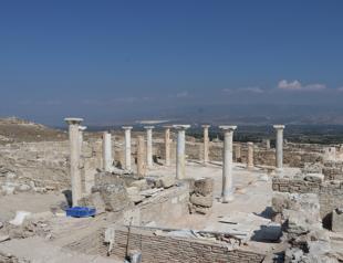 House with church unearthed in Laodicea