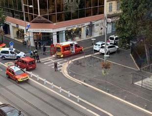 Knifeman kills three at French church, ratcheting up terror fears