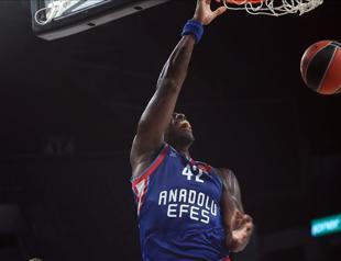 Anadolu Efes beat Olympiacos 84-79 in EuroLeague