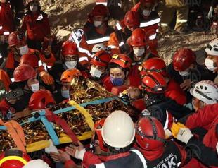 Two children rescued from rubble days after İzmir quake