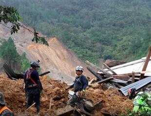 Fresh landslides halt search in Guatemalan hamlet buried in mud