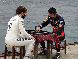 F1 cars take stroll in Istanbul streets for trailer video