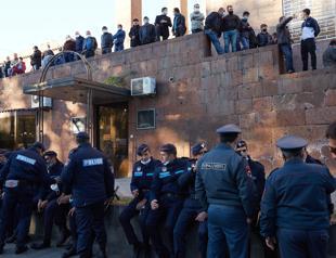 Anger mounts in Armenia over Karabakh peace deal