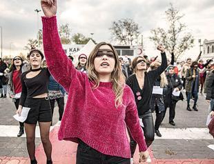 Charges against police who used force on feminist dance ‘Las Tesis’ group dropped