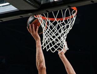 Anadolu Efes extend winning streak in EuroLeague