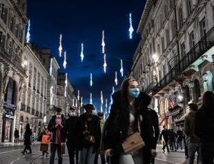 Europe virus toll crosses 400,000, shops reopen in France