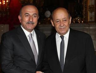 Turkish FM holds discussions with his French counterpart