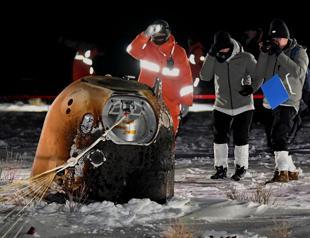Chinese capsule returns to Earth carrying moon rocks