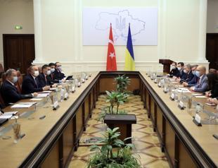 Turkish top diplomat, defense chief in Kiev for talks with top Ukrainian officials
