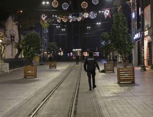 Weekend curfew in effect across Turkey