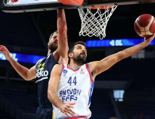 Anadolu Efes upset Fenerbahçe in Istanbul derby
