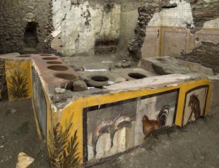 Fast-food bar frozen in Pompeii ash gives clues on Roman snacking habits