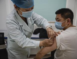 Beijing vaccinates thousands in COVID-19 jab drive