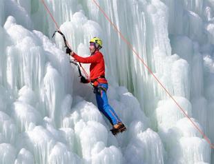 Ski resort attracts visitors with artificial ice mountain, zipline