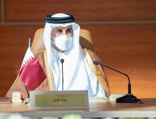 Saudi crown prince embraces Qatar, signs solidarity deal