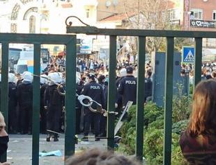 Investigation initiated over handcuffs at Boğaziçi University gate
