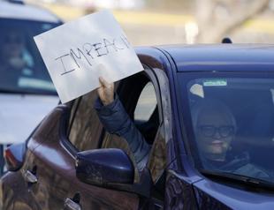 Pelosi says House will impeach Trump, pushes VP to oust him