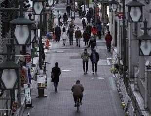 Japan says working to isolate, analyse new virus variant