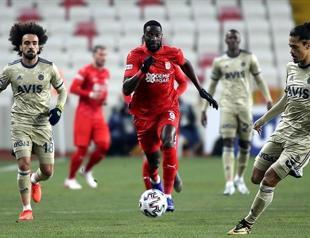 Fenerbahçe fall 2 points behind Beşiktaş in Süper Lig