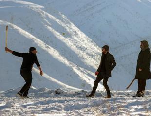 Van-style baseball becomes favorite recreational activity during ongoing winter season