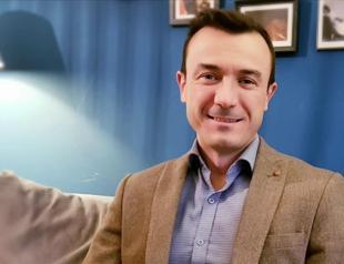 Airline professional becomes amateur radio buff