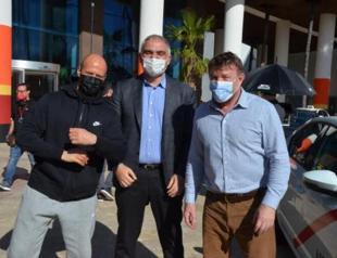 Minister meets Hollywood stars, visits movie set in resort city