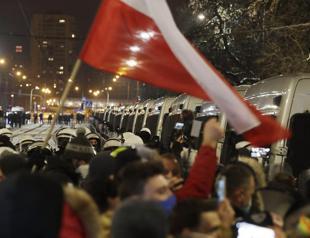 Poles hold more protests over abortion; activist released