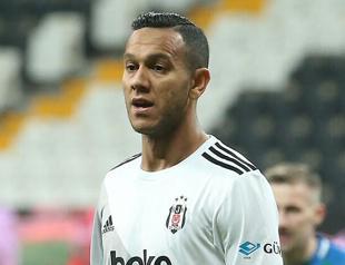 Beşiktaş extend contract with Josef de Souza