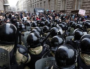 More than 4,800 held as Russian police clamp down on protests