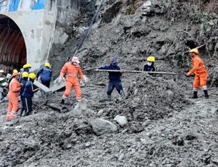 At least 14 dead, 170 missing after Indian glacier breaks off